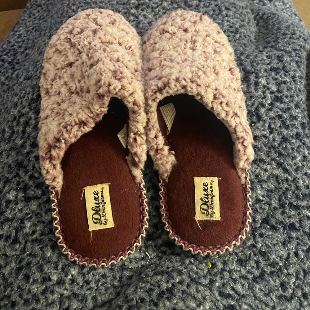 Women’s Slippers - Picture 2 of 4
